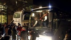 Merkel'e bir otobüs dolusu Suriyeli gönderildi