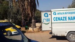 Tuvaletin çatısında elleri ve yüzü yanmış ceset bulundu