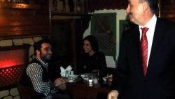 Mehmet Müezzinoğlu meyhanede