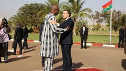 Fransa Cumhurbaşkanı Macron'dan Afrika açıklaması