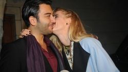 Sevgilisi Wilma Elles'e daire hediye etti