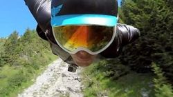 2500 metreden wingsuit atlayışı