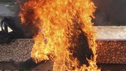 Bursa'da komşusunun bahçesinde kendini yaktı