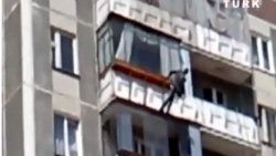 Rusya'da 8.kattan atladı ölmedi