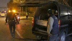 Alkollü sürücü direğe çarpınca durabildi