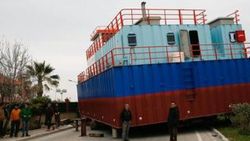 Tekne taşıyan TIR arıza yaptı, trafik durdu