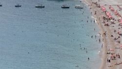 Muğla'da sıcak hava plajları doldurdu