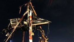 Bostancı'da denize çakılan helikopterin enkazı çıkarıldı