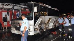 Turistler yanan otobüsten son anda kurtuldu