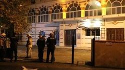 Madde bağımlısı, cami avlusunda kendini ateşe verdi