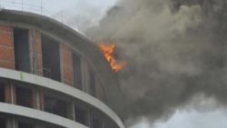 Batışehir Rezidans'ta yangın kontrol altına alındı