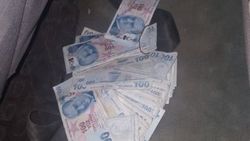 Adana'da bahis oynatılan otomobilden para fışkırdı