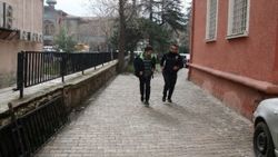 YGS’de kimliğini unutanlara polis yardım etti