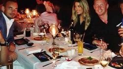 Sneijder ailesi Kıvanç Tatlıtuğ'la yemekte