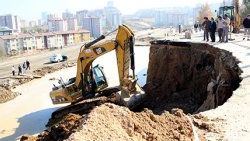 ODTÜ'de yapılan yol çöktü