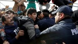 Yunanistan'a mülteci uyarısı