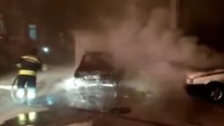 Babasına kızan Samsunlu otomobilleri ateşe verdi