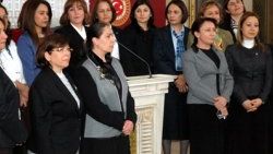 CHP Meclis'te başörtüsü için toplanıyor