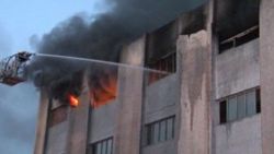 Zeytinburnu'nda korkutan yangın: 1 yaralı