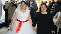 Balıkesir'de zihinsel engelli genç kızın mutlu günü