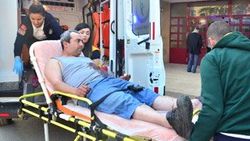 Eşiyle tartışan alkollü adam kendini bıçakladı