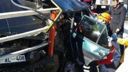 Zonguldak'ta otomobil bariyerlere girdi: 4 yaralı