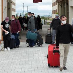 Tatile gelen Türk vatandaşlarına 14 gün karantina şartı