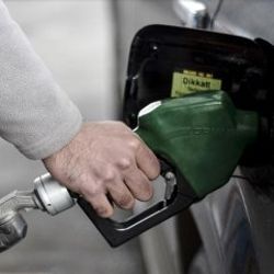 Benzinin litre fiyatına 16 kuruş zam