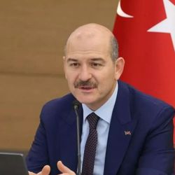Bakan Soylu'dan kadına minnet paylaşımı