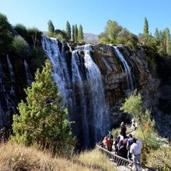 Sonbaharda Tortum Şelalesi ziyaretçilerini bekliyor