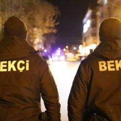 Bekçileri bıçakla yaralayan saldırgan vuruldu