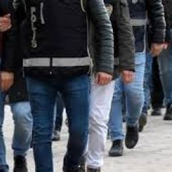 İzmir'de uyuşturucu operasyonunda 13 kişi yakalandı