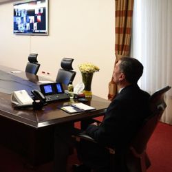 Bakan Selçuk, öğrencilerin canlı sınıfına bağlandı