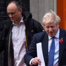 İngiltere'de Başbakan Johnson'a Cummings tepkisi
