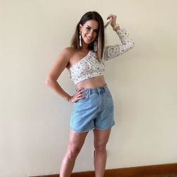 Buse Terim yazlıkları giydi