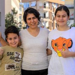 Koronanın ayırdığı aile 3 ay sonra hasret giderdi