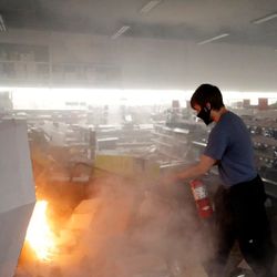 ABD'de lüks mağazalar yağmalandı