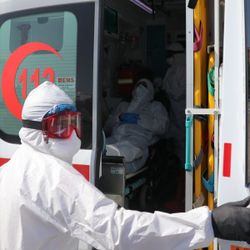 Rusya'daki korona hastası Türk, yurda getirildi