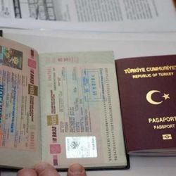 ABD'de göçmen ve çalışma vizeleri yıl sonuna kadar askıda