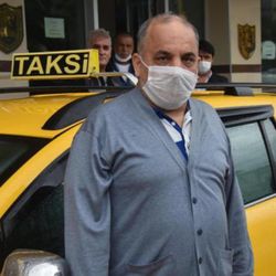 İzmirli taksici 60 bin lirayı sahibine teslim etti