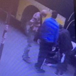 Maltepe'de otobüsten inmeye çalışan kadına kapı çarptı