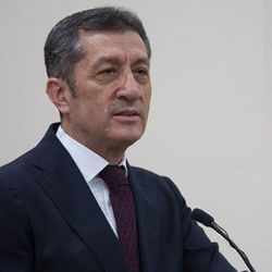 Selçuk: İsteyen sınavda maskesini çıkartabilir