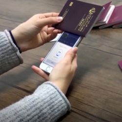 Kimlikleri ve pasaportları temassız doğrulayan uygulama