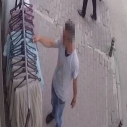 Bursa'da perde çalan hırsızlar kameraya yansıdı