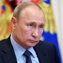 Putin, koronavirüsten dezenfeksiyon tüneliyle korunacak