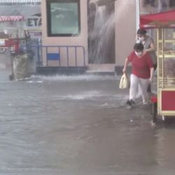 İstanbul'da etkili olan sağanak, baskınlara neden oldu