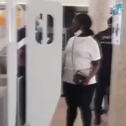 Fransa'da siyahi hamile kadın darbedildi