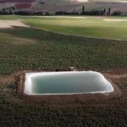 Kırıkkale'de sulama için yaptıkları havuzda yüzüyorlar