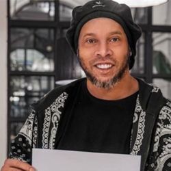 Ronaldinho sahalara dönmek istiyor