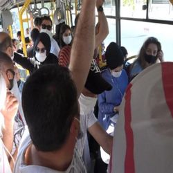 Esenyurt'ta denetime takılan minibüsten 37 yolcu çıktı